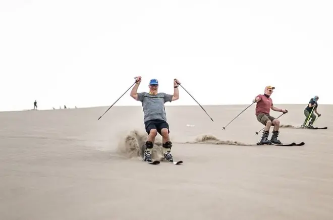 Sandboarding a Huacachina: Scendi le dune
