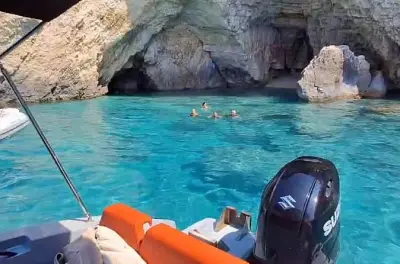 Passeio em Corfu nordeste: Nade e snorkel em enseadas isoladas