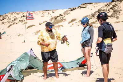 Kitesurf iniciante em Dakhla: Aprenda com instrutores IKO