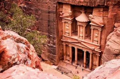 Petra day trip from Amman: Walk the Siq to the Treasury