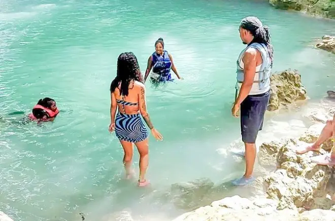 Bambusrafting & Blue Hole: Aktivität in Runaway Bay