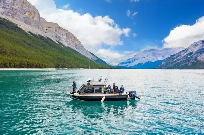 Pêche privée guidée sur le lac Minnewanka à Banff