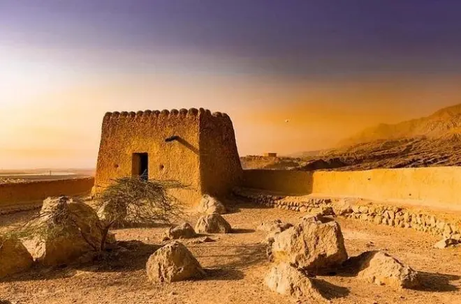 Tour por Ras Al Khaimah: Forte Dhayah, Museu Nacional e Old Souk