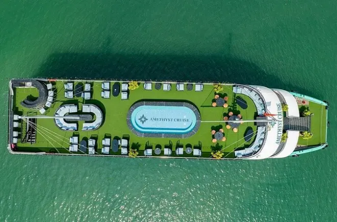 Caiaque em Ha Long Bay com visita à caverna Luon e ilha Titop