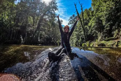Wasserwanderung am Ceira mit Sprüngen und Rutschen in Góis