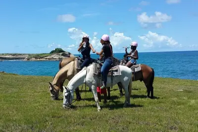 Reitausflug in St. Lucia: Strand- und Geländeritt