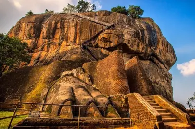 Sigiriya & Dambulla Day Tour: Climb Lion Rock & Safari