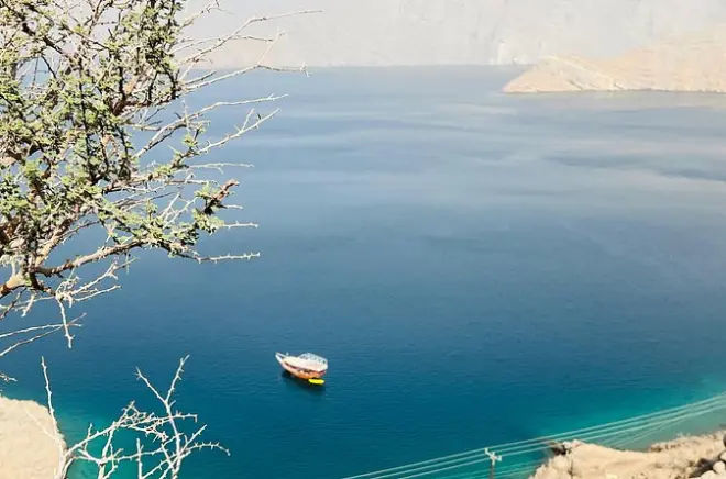 Schnorcheln in Khasab Musandam: Ganztägige Dhow-Tour mit Delfinen
