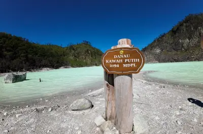 Bandung Volcano & Hot Spring Private Tour: Kawah Putih Day Trip