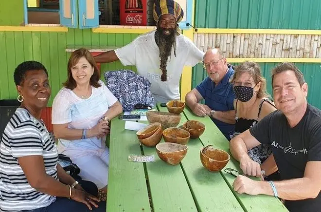 Gastronomia a Barnes Ghaut, Nevis con guida locale esperta