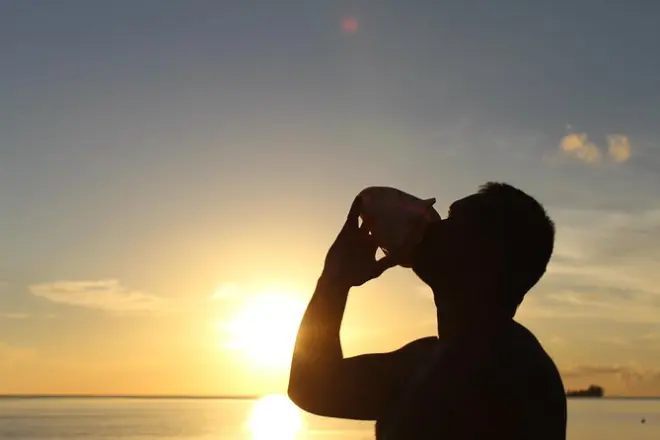 Atardecer privado en laguna de Bora Bora con canoa polinesia