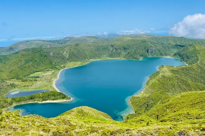 São Miguel Island hiking tour with guide: Waterfalls and lagoons