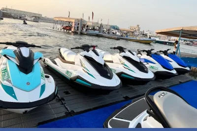 Disfruta de un tour en jet ski de 45 minutos en dubai con vistas al burj al arab y burj khalifa, fotos gratis, guía local y agua incluida. cambia de conductor cuando quieras.