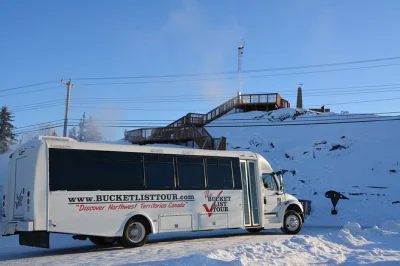 Buchen sie private busse oder suvs für gruppenreisen, events oder filmteams. flexible abholung, stundenpreise und individuelle routen. klimatisierter komfort.
