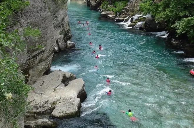 Canyoning no cânion Köprülü com saltos e body surfing radical