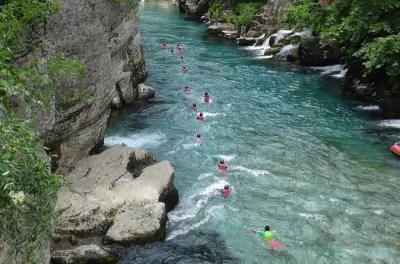 Köprülü Canyon : Sauts de falaise et body surfing en canyoning