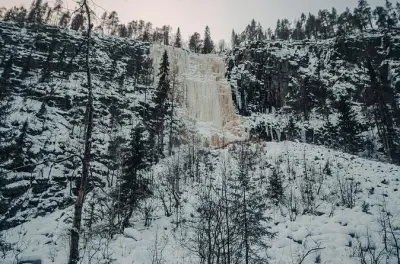 Chute gelée de Korouoma en Laponie : Randonnée et photos