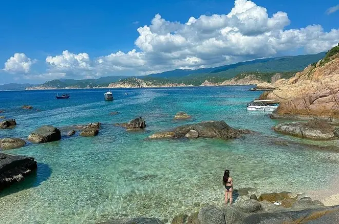 Vinh Hy Bay: Snorkel com barco de fundo de vidro saindo de Mui Ne