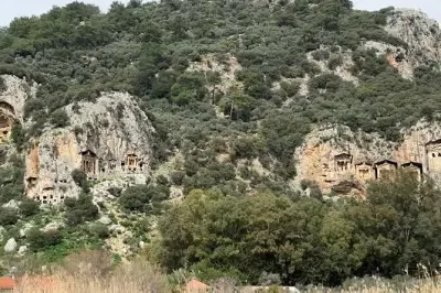 Dalyan-Fluss & Iztuzu-Strand Bootstour: Kaunos-Felsengräber