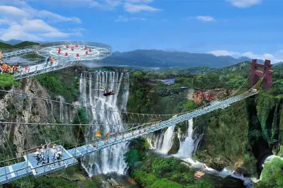 Escursione privata al ponte di vetro Gulong Gorge da Guangzhou