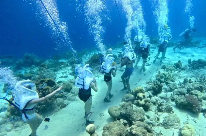 Snorkel e caminhada subaquática Sea Trek em St. Maarten