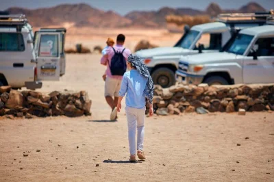 Disfruta un día completo desde sharm el sheikh con paseo en camello, quad, snorkel cerca del blue hole y almuerzo beduino con recogida en hotel incluida.