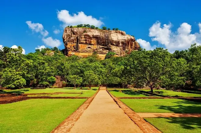 Sigiriya e Dambulla em um dia: Guia privado e ingressos inclusos