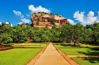 Privater Guide und Eintritt inklusive bei Sigiriya & Dambulla Tour