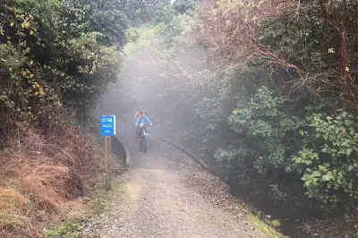Vélo dans le tunnel Spooner à Nelson : Aventure de 50 km en descente