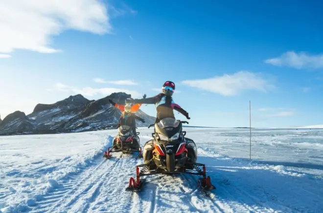 Schneemobilfahren auf dem Langjökull-Gletscher ab Geysir