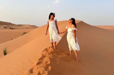 Alba sulle dune di Wahiba Sands: Cammello e nuoto a Wadi Bani Khalid