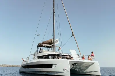 Catamarán en Sfakia: Cuatro playas secretas, snorkel y paddle surf
