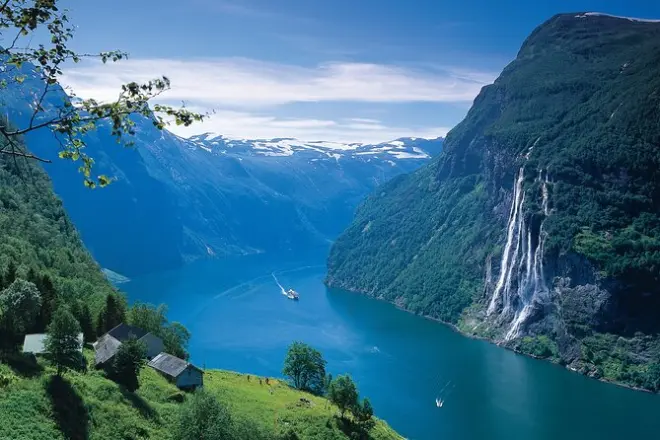 Da Ålesund a Geiranger: Crociera nel fiordo e passaggio montano