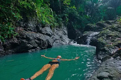 Sainte-Lucie : Baignade, saut de falaise et guide local aux cascades