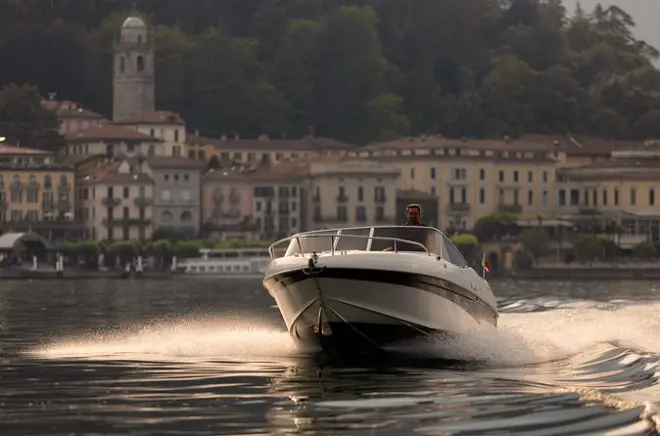 Lac de Côme en bateau privé : Trois villas et villages au bord