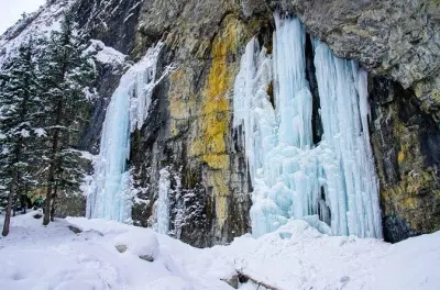Paseo por el hielo en Grotto Canyon: Tour de cascadas congeladas