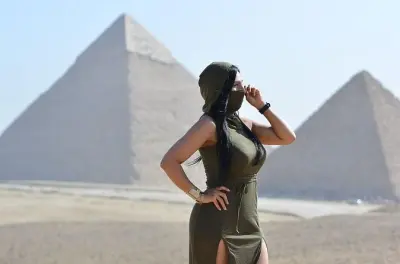 Tour privato alle piramidi di Giza con giro in cammello e pranzo