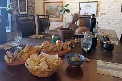 Passeggiata nel centro storico di Colonia del Sacramento con mate