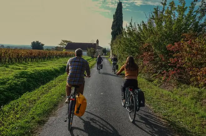 Tour en e-bike por los viñedos de Saint-Émilion desde Burdeos
