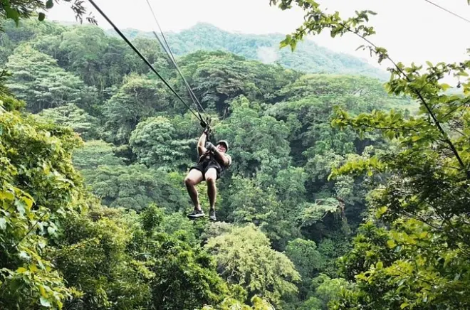 Aventura en ATV y tirolesa en las montañas de Tamarindo