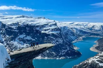 Trolltunga Winter Day Hike from Skjeggedal: 28 km guided trek