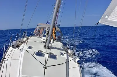 Vela in piccolo gruppo a Rodi: Spiagge del Mediterraneo e pranzo