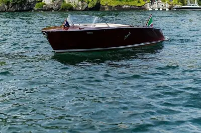 Lago de Como privado: Villas, jardines y atardecer en barco