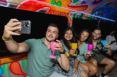 Party bus privado em Aruba: Vida noturna em Palm Beach com DJ