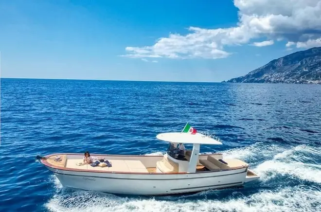 Capri private Gozzo-Bootstour ab Salerno: Li Galli & Badepausen