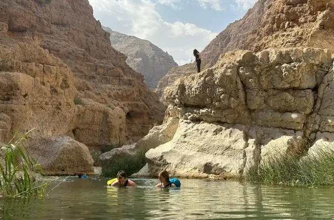 Wadi Shab & Wadi Tiwi Tour: Boat, Hike, Waterfall Swim