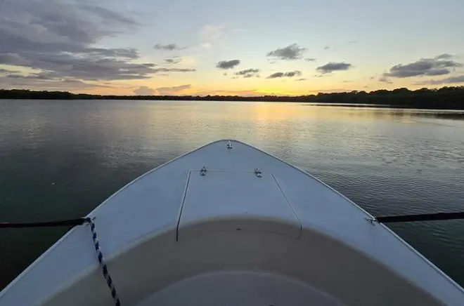 Coucher de soleil à Hopkins Belize avec faune et boissons incluses