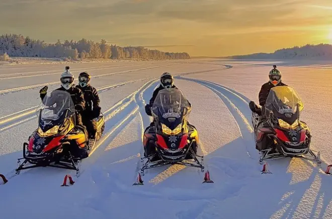 Snowmobile tour from Rovaniemi: Small group, local guide