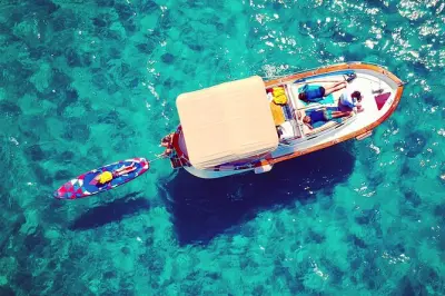 Tour de barco em Cala Violina: Snorkel em três enseadas