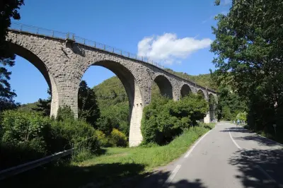 Spoleto en e-bike: Explora los túneles ferroviarios antiguos